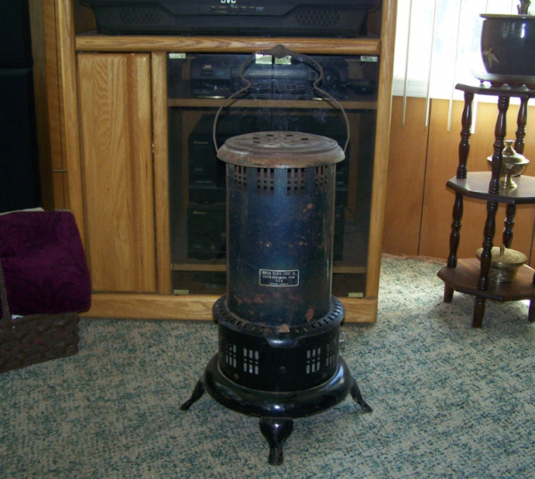 Dapur dengan kompor minyak tanah sebagai pemanas